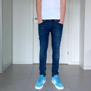 Dondup George Jeans  - Säljer nu dessa snygga dondup George Jeans, skriv för fler bilder/frågor🙌🏼