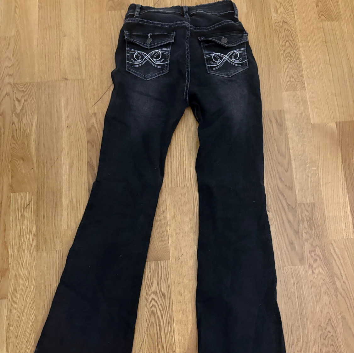 Svarta jeans - 3