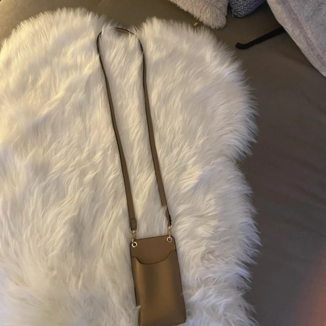 Beige axelväska i skinn - 1