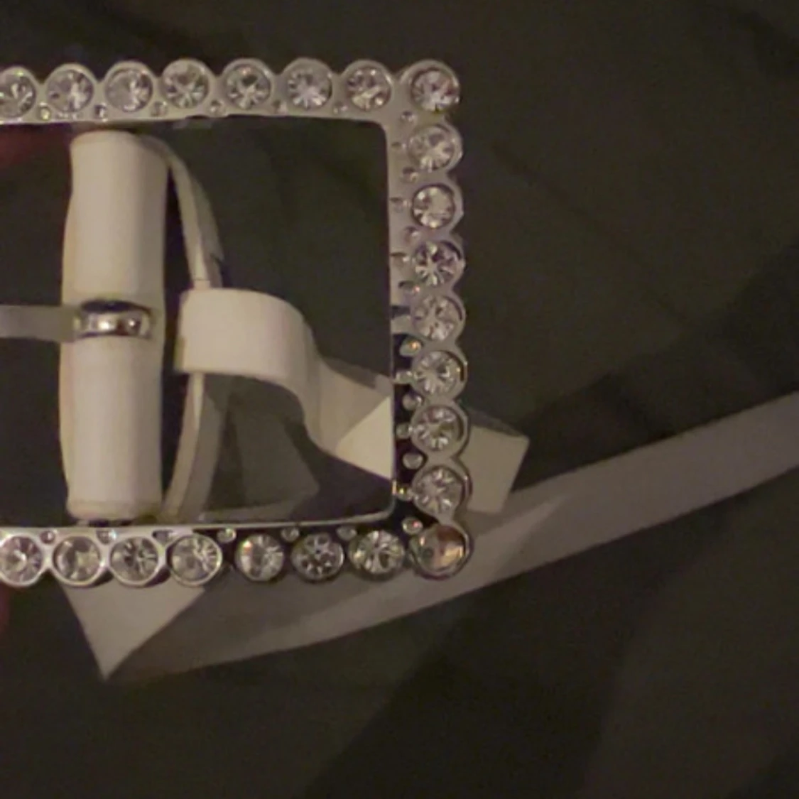 Vitt bälte med glittrigt spänne - 3