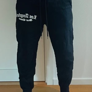 Mjukisbyxor  - Svarta mjukisbyxor. Storlek S.