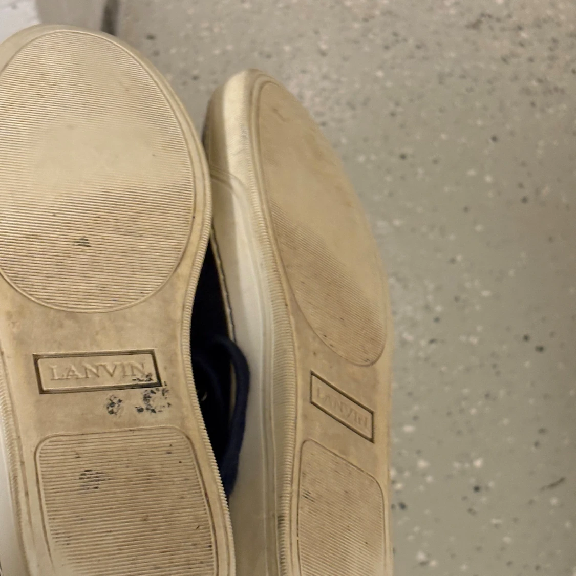 Lanvin marinblå  sneakers i mocka och lack - 2