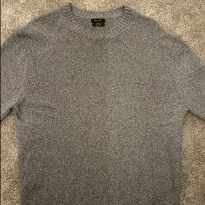 Ljusblå stickad tröja från Massimo dutti  - Riktigt snygg tröja från Massimo dutti i jätte bra skick!