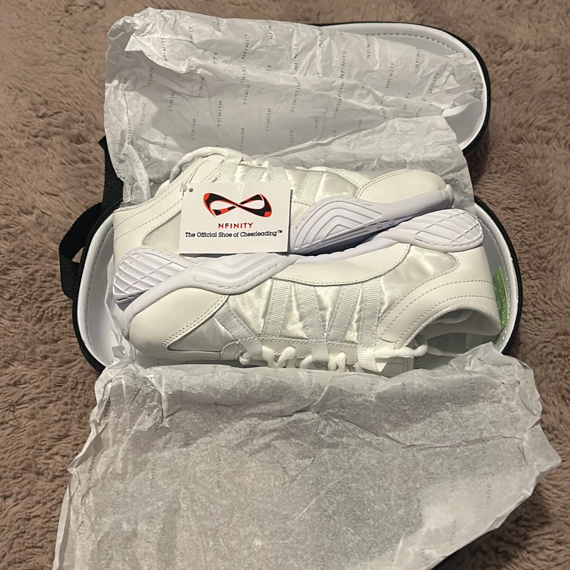 Helt nya cheerskor från Nfinity