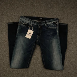 Replay jeans - Ett par riktigt snygga replay jeans, skick 9/10 lappen med storlekar är tyvärr avklippt. Modellen heter Luz och det är storlek 31