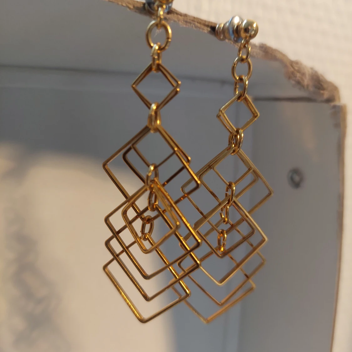Geometriska guldiga örhängen - 1