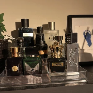 Letar efter nya dofter - Skriv till mig om ni vill byta någon parfym mot någon av era. Är sugen på nya dofter. Skriv till mig på denna annons om ni är intresserade av att byta någon så går vi igen hur mycket det är kvar i dem!