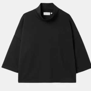 Svart polotröja från Carin Wester - Svart polotröja från Carin Wester i jätteskönt material, aldrig använd!