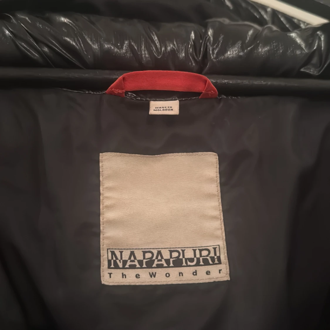 Svart glansig puffig vinterjacka - 3