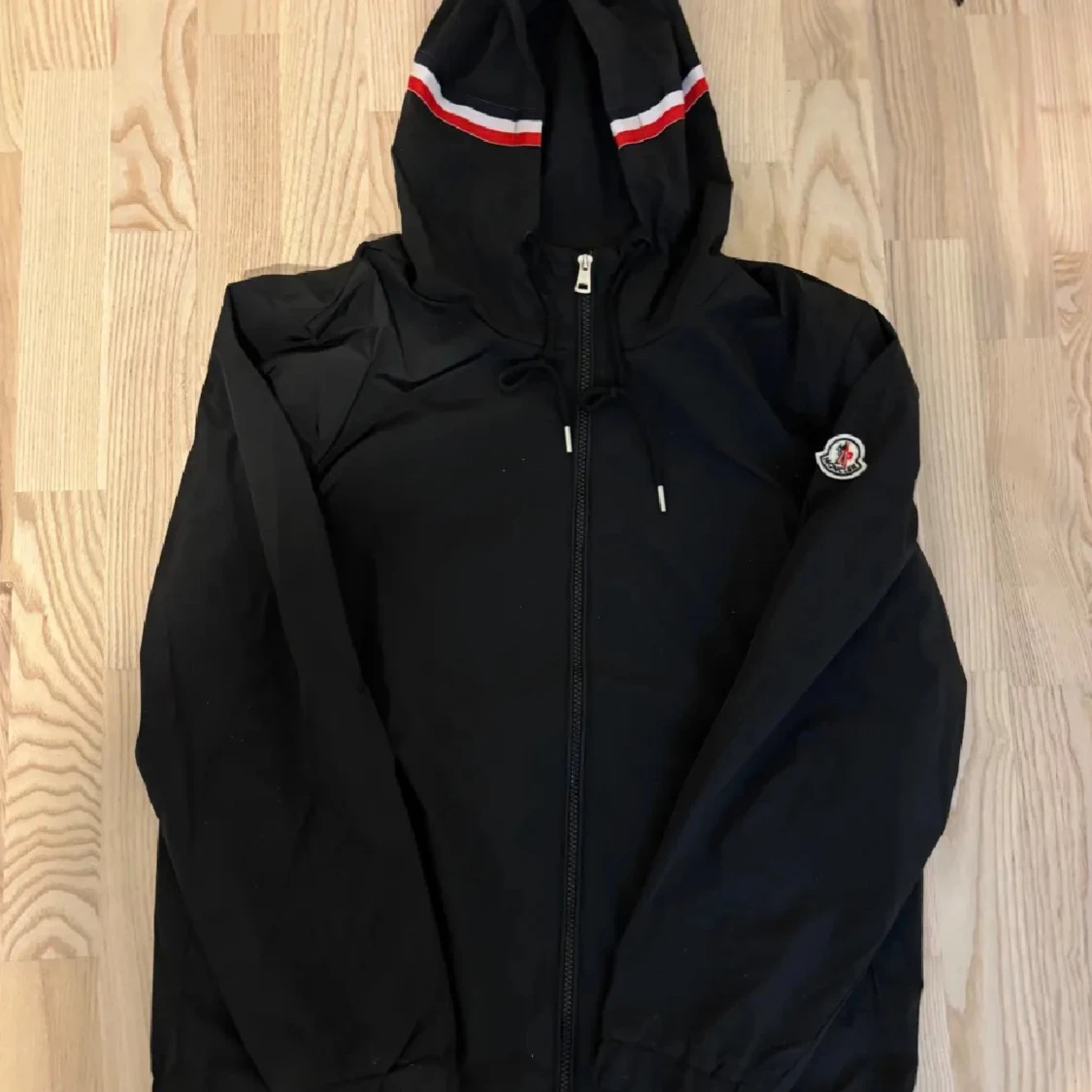 Svart vindjacka från Moncler