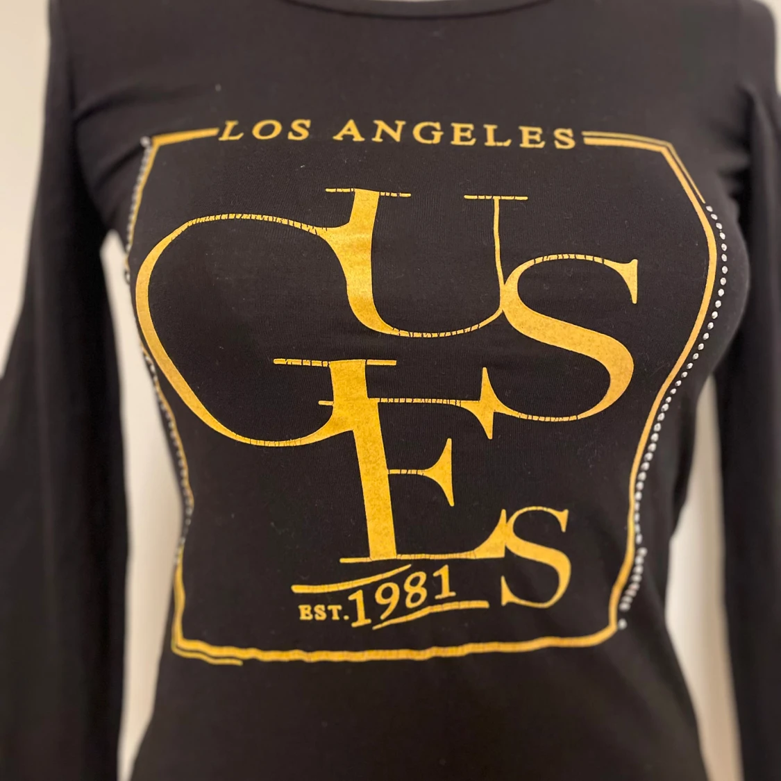 Svart långärmad tröja från Guess - 1