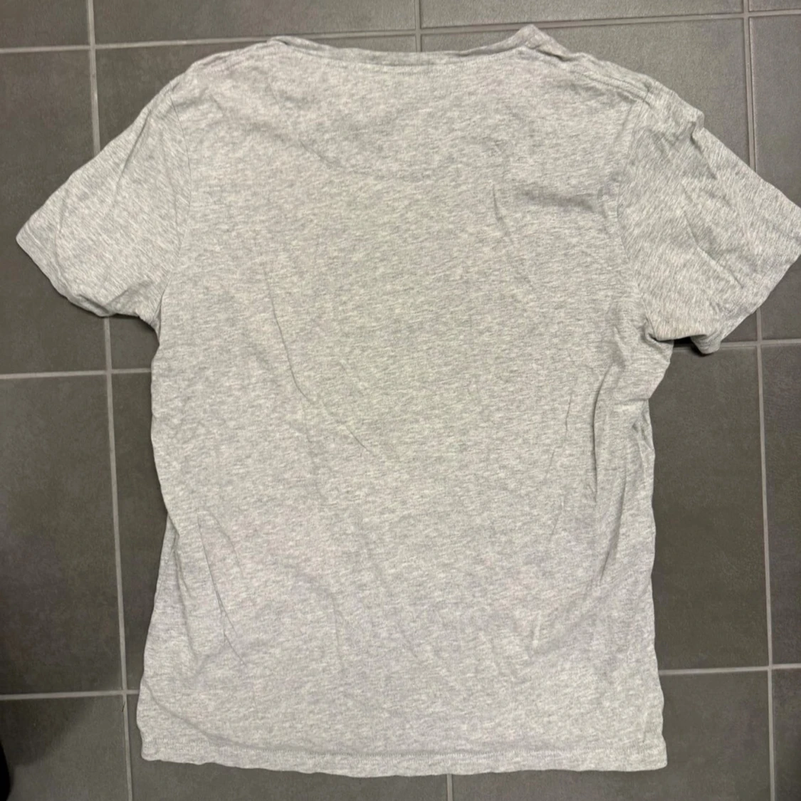 Grå t-shirt Morris - 2