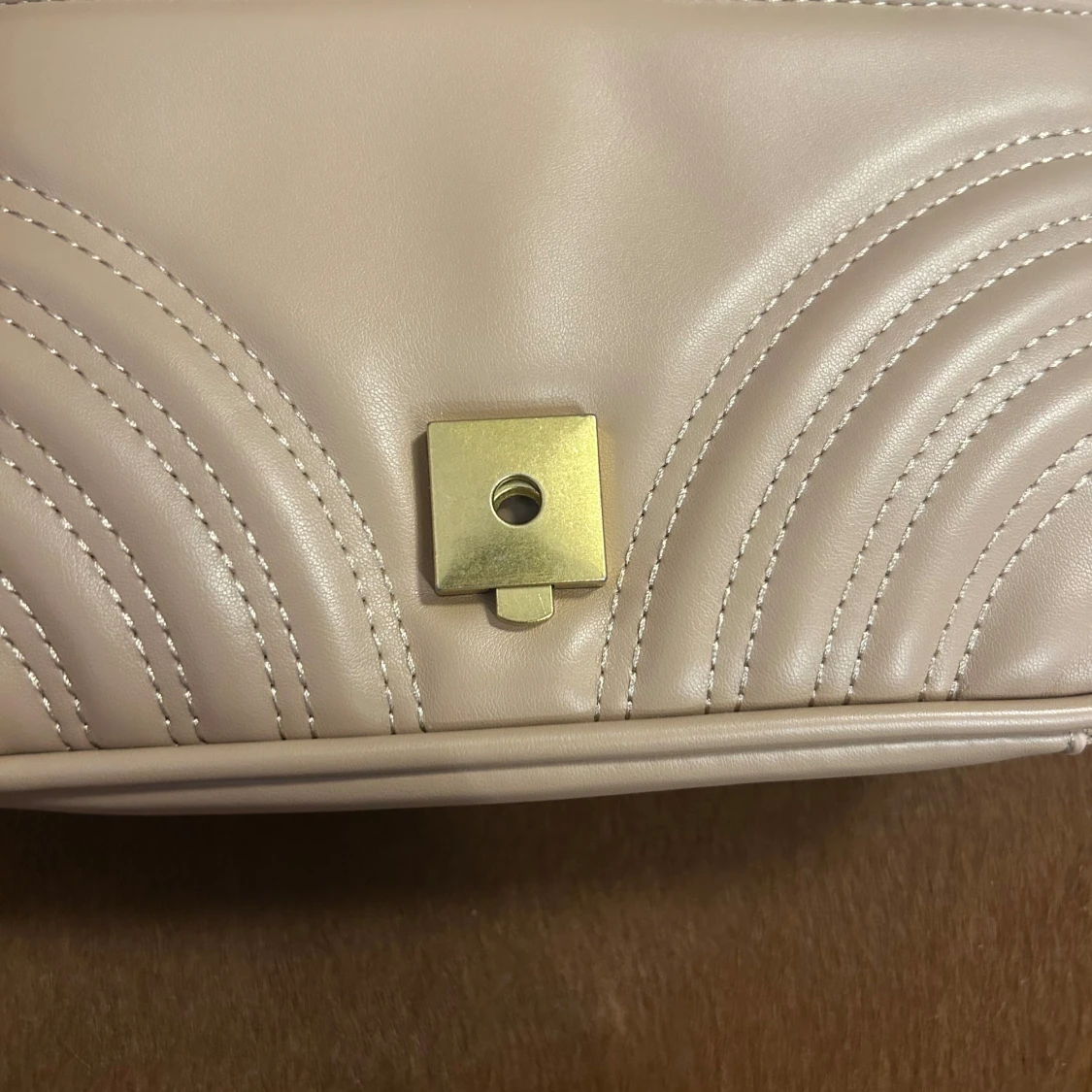 Beige quiltad axelväska från Gucci - 2