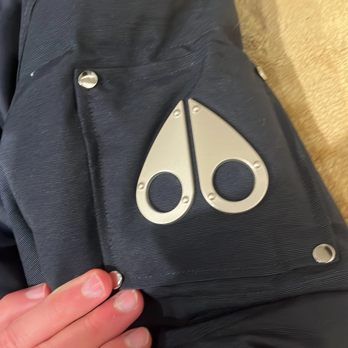 Blå dunjacka Moose Knuckles med päls - 2