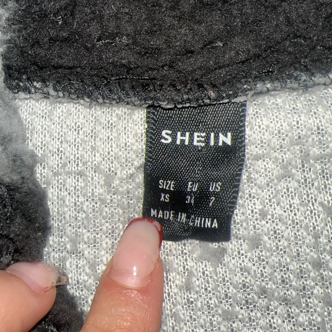 Grå och svart teddyjacka från SHEIN - 2