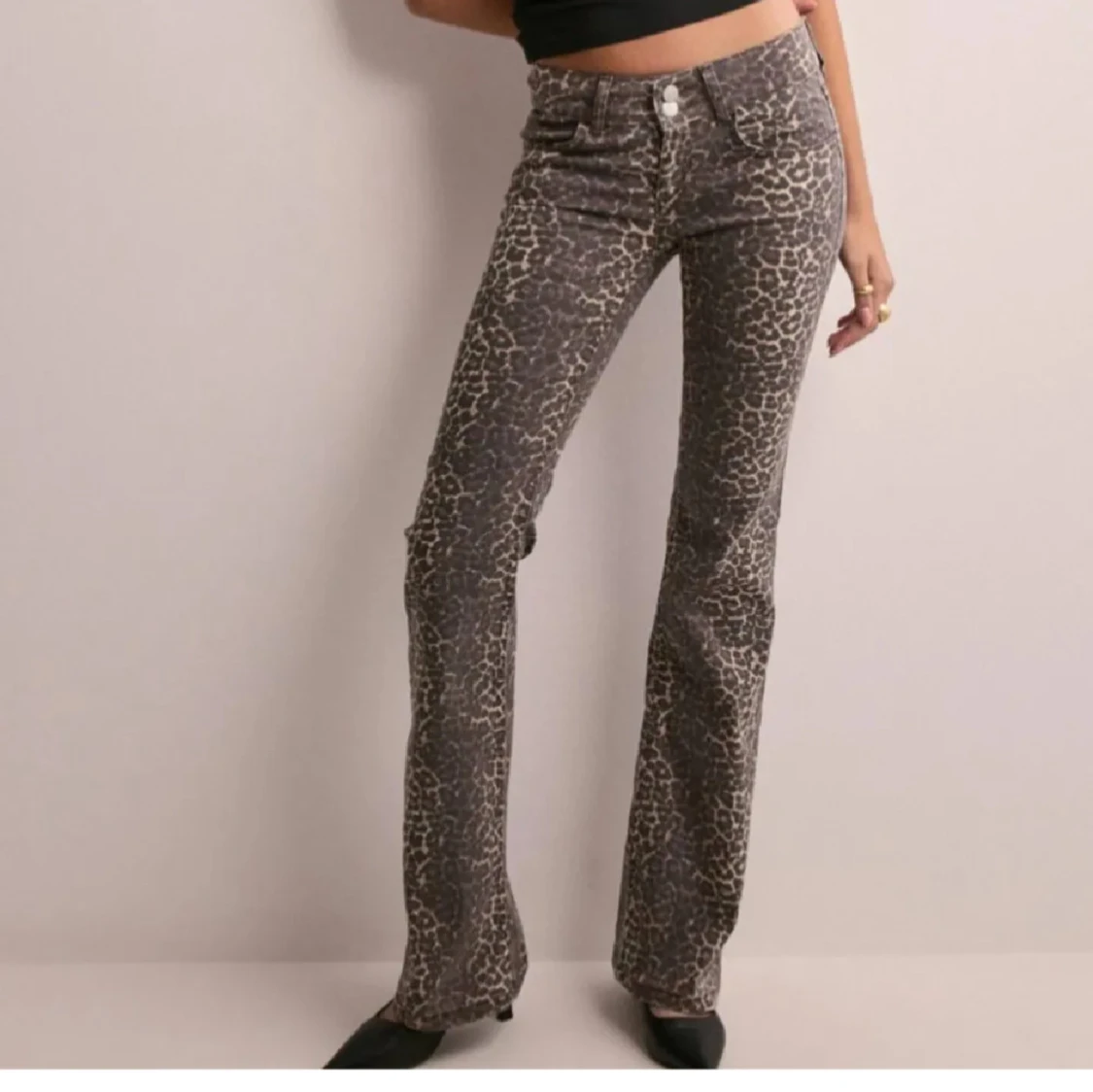 Leopardmönstrade lågmidjade bootcut jeans💗 - 2