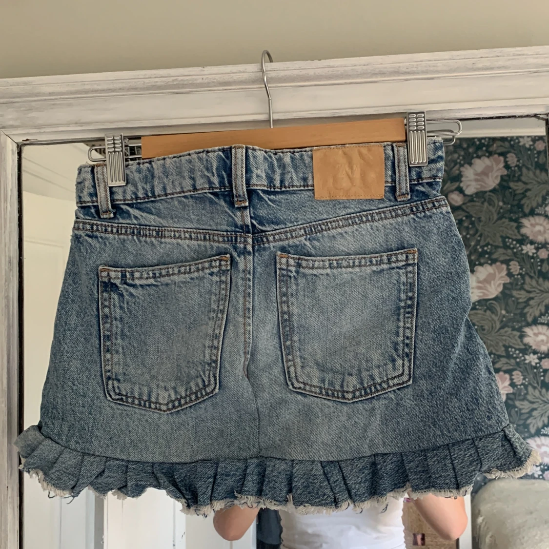 Blå jeansshorts med volang från Zara - 1