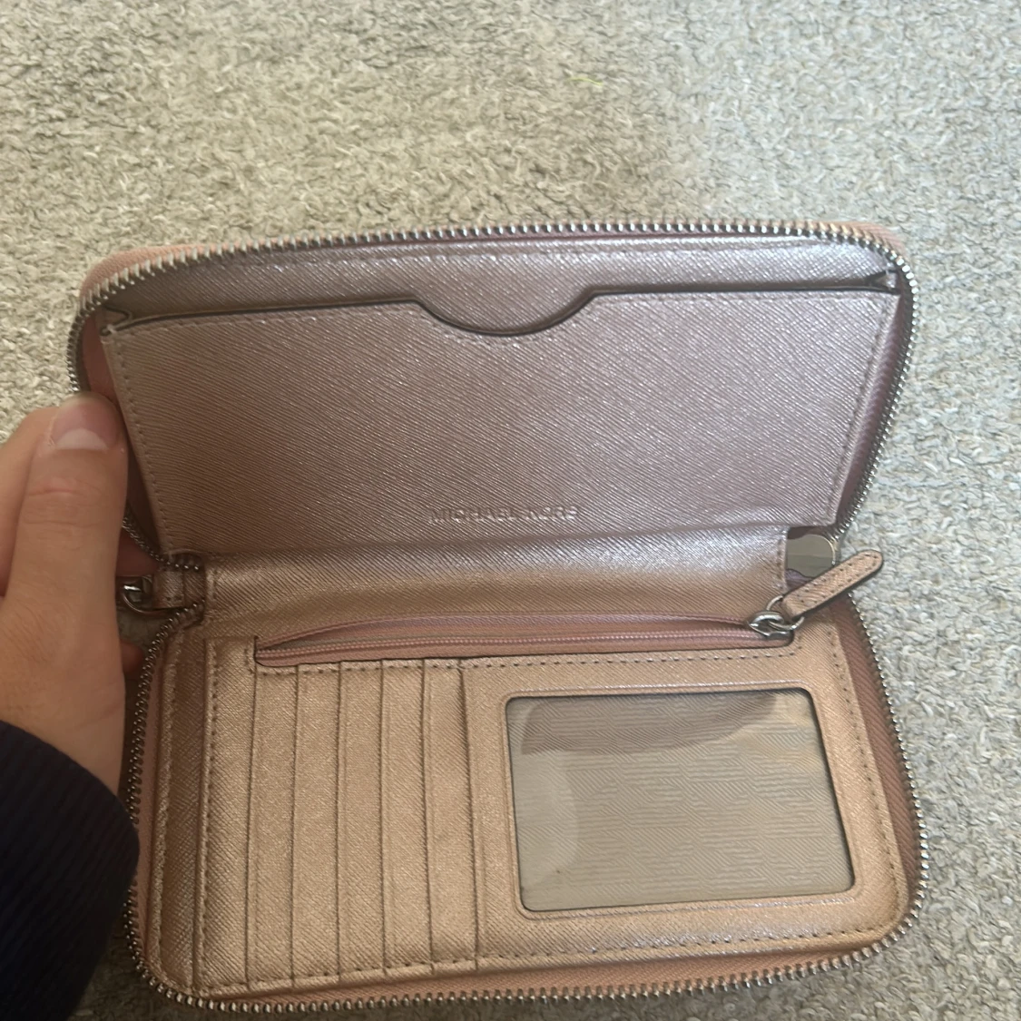 Beige plånbok från Michael Kors - 1