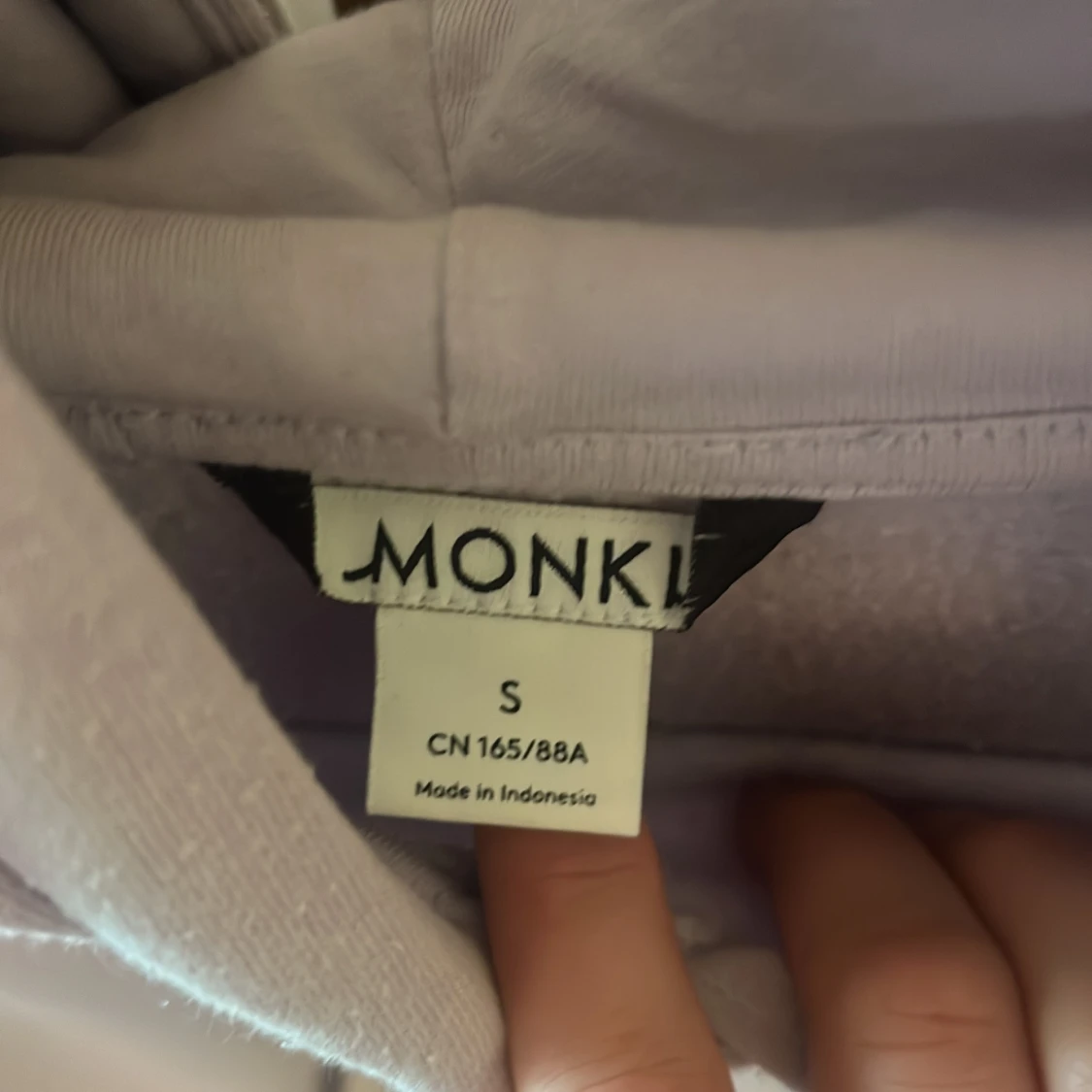 Ljuslila hoodie från Monki - 1