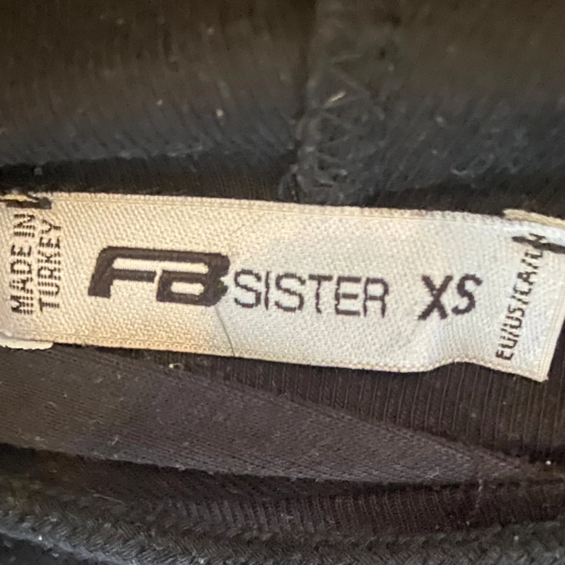 Svart hoodie med blommor FB Sister XS - 3