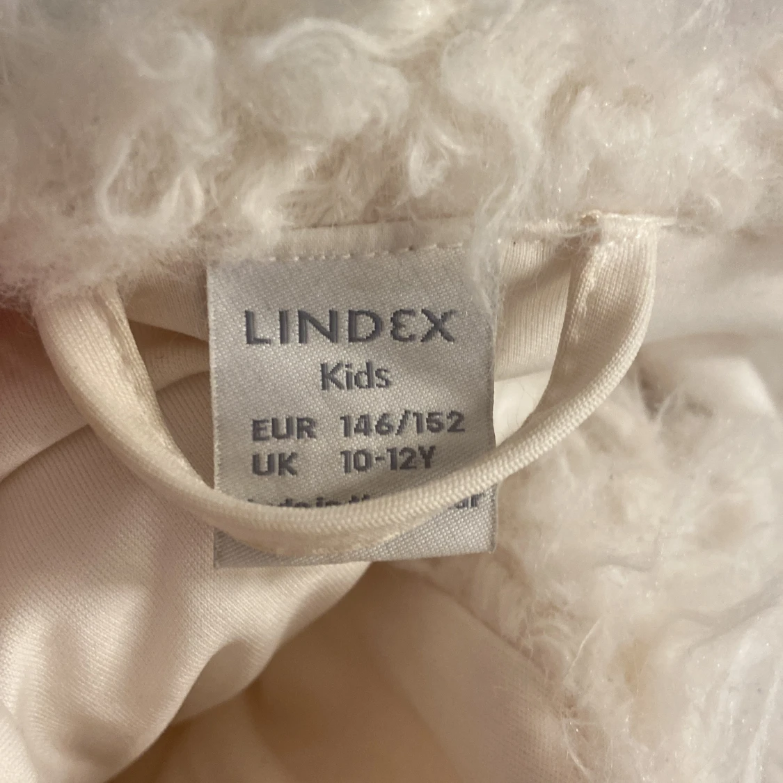 Vit pälsjacka från Lindex  - 1