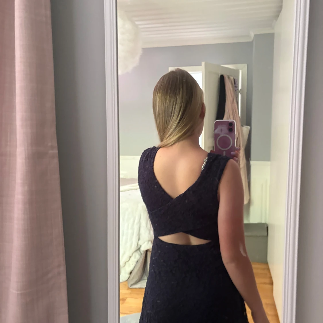 Mörkblå klänning  - 1