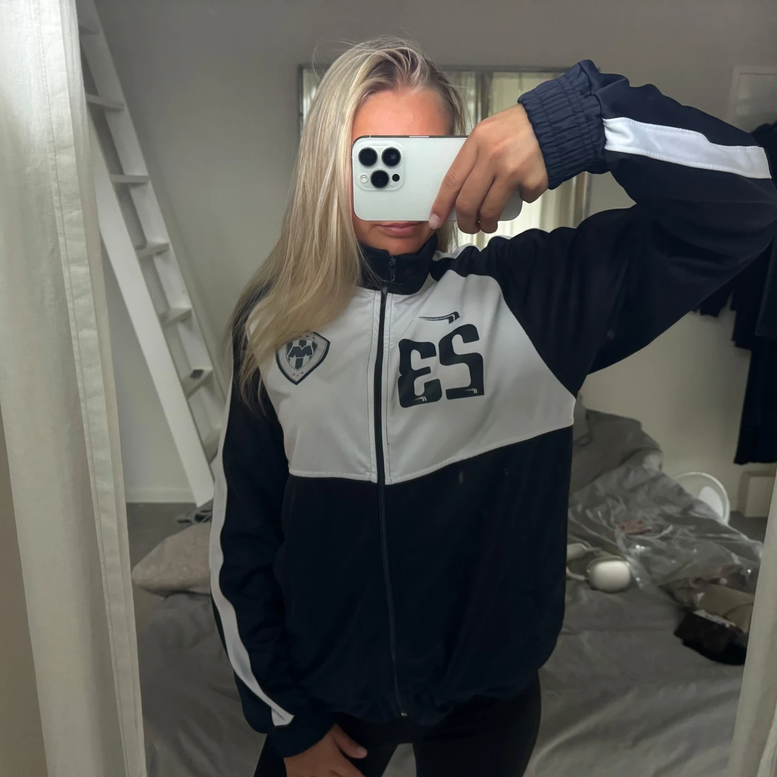 Blå och vit jumper Millennium