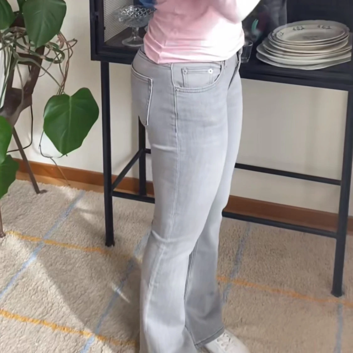 Ljusgrå bootcut jeans - 1