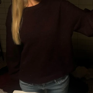 vinröd stickad tröja - stickad tröja från Gina❣️