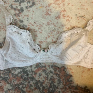 supergullig vit bh - jättefin vit bh med spets från lindex❤️ storlek 70 b