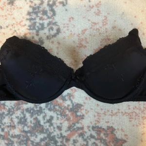 svart bh - supergullig svart bh i storlek 75 b❤️