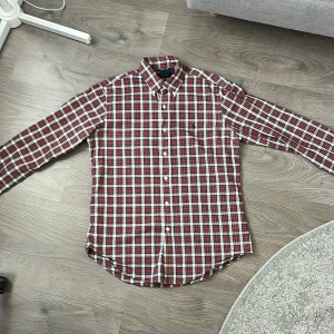 Ralph Lauren skjorta - snygg rutig skjorta från ralph lauren i storlek M. Mycket bra skick.