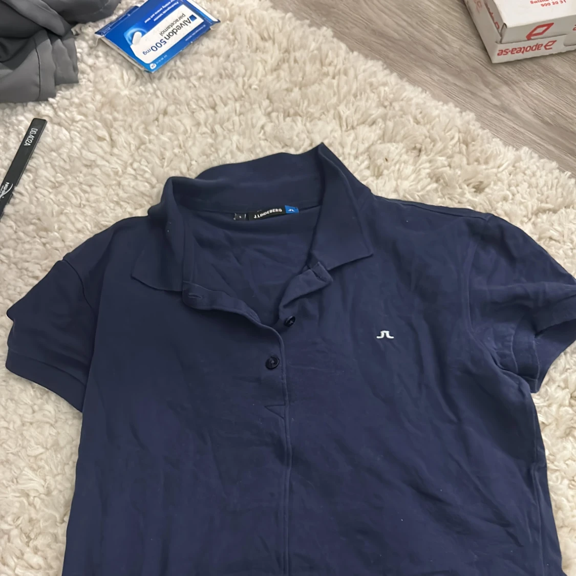 Marinblå pikétröja från J.Lindeberg