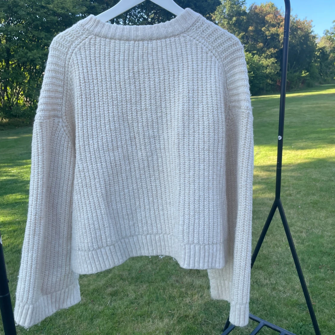 Beige stickad tröja från Gina Tricot - 1