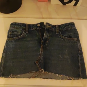 Jeans kjol - Passar xs-s skriv för frågor