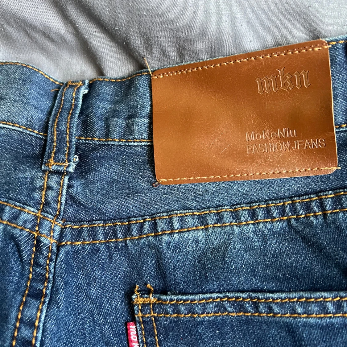 Blå slitna jeansshorts från MoKeNiu - 2