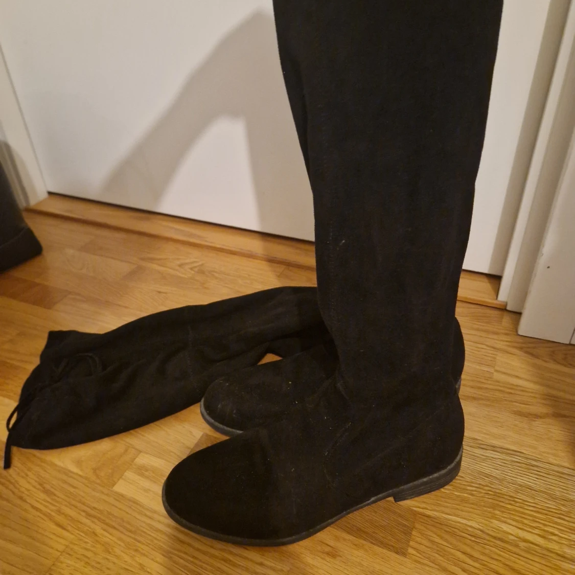 Svarta overknee mockastövlar - 1