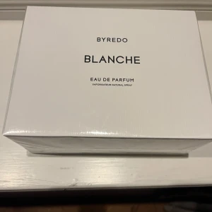 Byredo Blanche Eau de Parfum - Byredo Blanche Eau de Parfum i 100ml helt ny med plast 