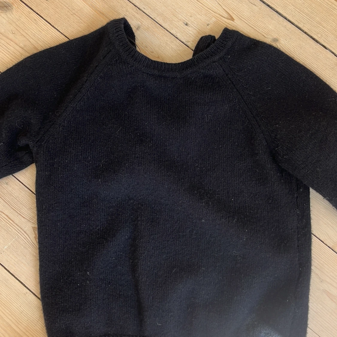 Mörkblå stickad croppad tröja - 1