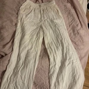 Nya vita linnebyxor - Aldrig använda linnebyxor från NAKD!