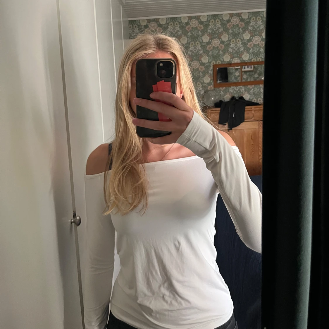 Vit offshoulder topp från Monki - 2