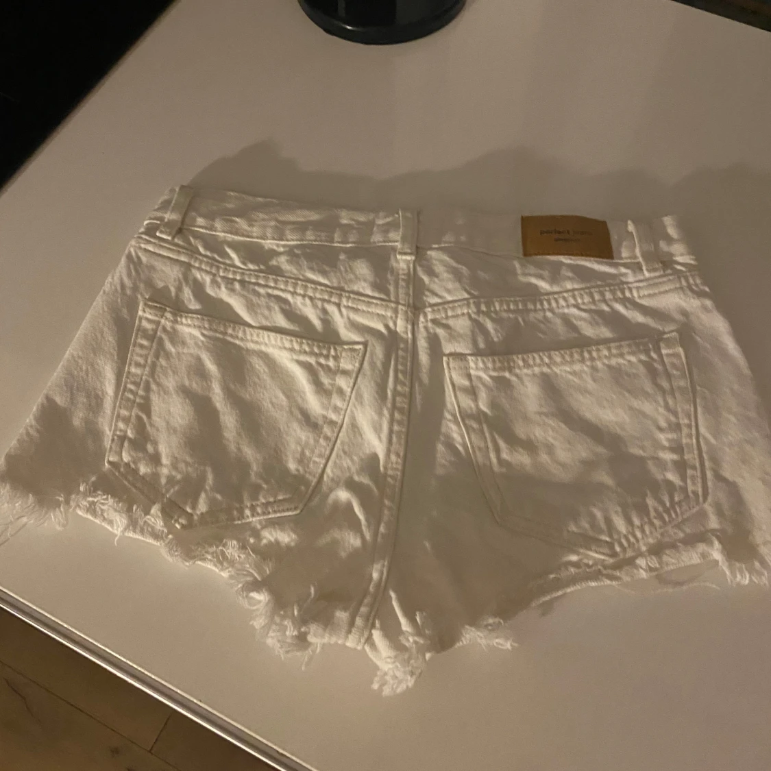Vita låg midjade jeansshorts  - 1