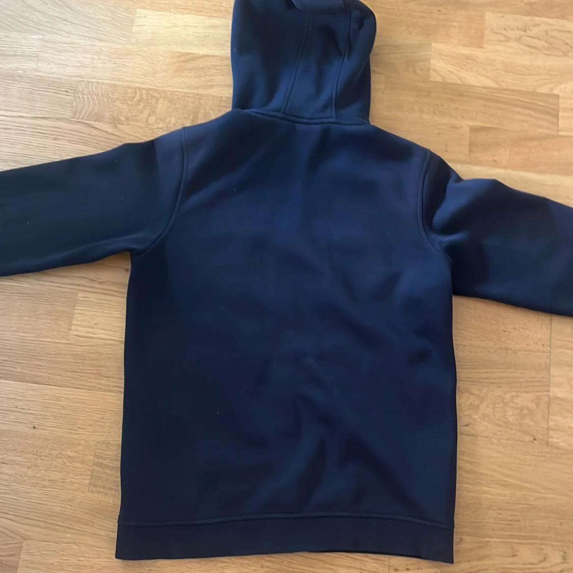 Svart hoodie från sail racing - 2