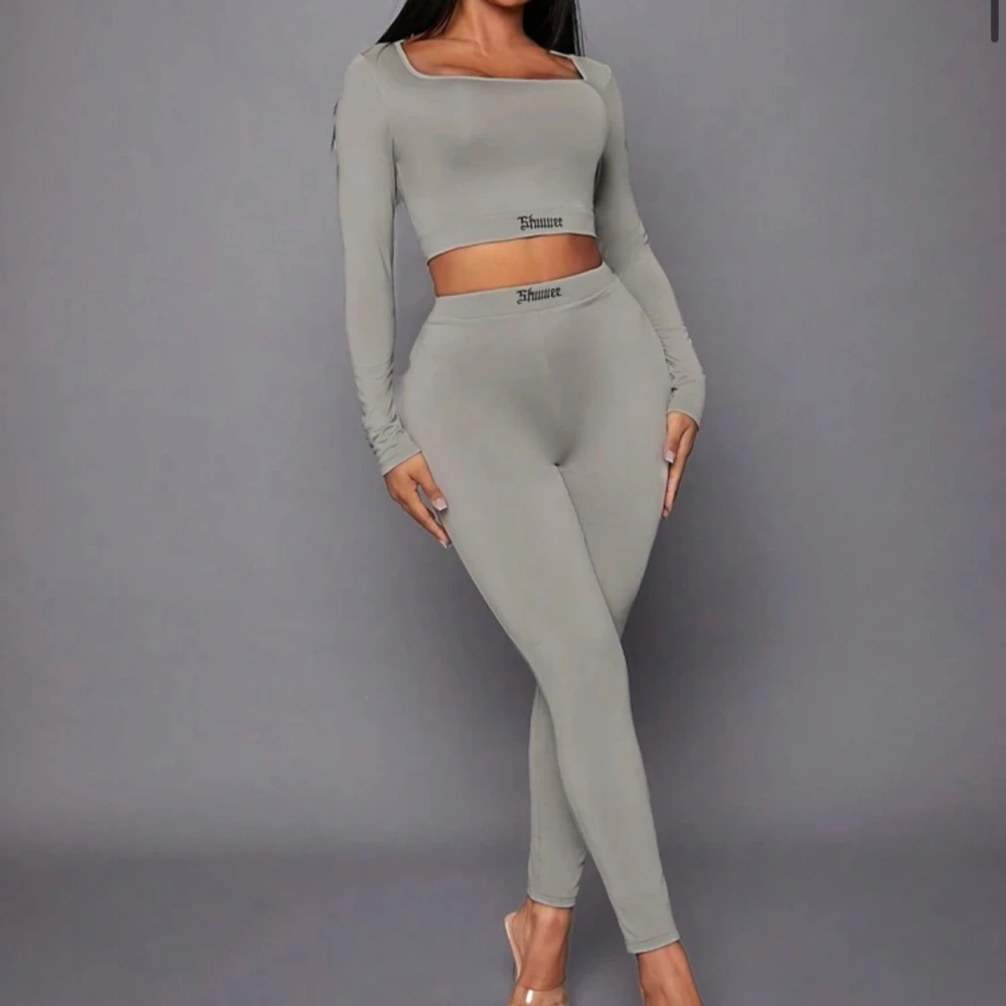 Grå tighta leggings och tröja från SHEIN