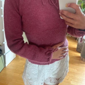 Märkes tröja i ull & alpacka  - Märkes tröja i 80% ull & 20% alpacka, märket heter NYA av Nygårds Anna Bengtsson / nygårdsanna. Nypris ligger på ca 3000kr. Mitt pris 1000kr.