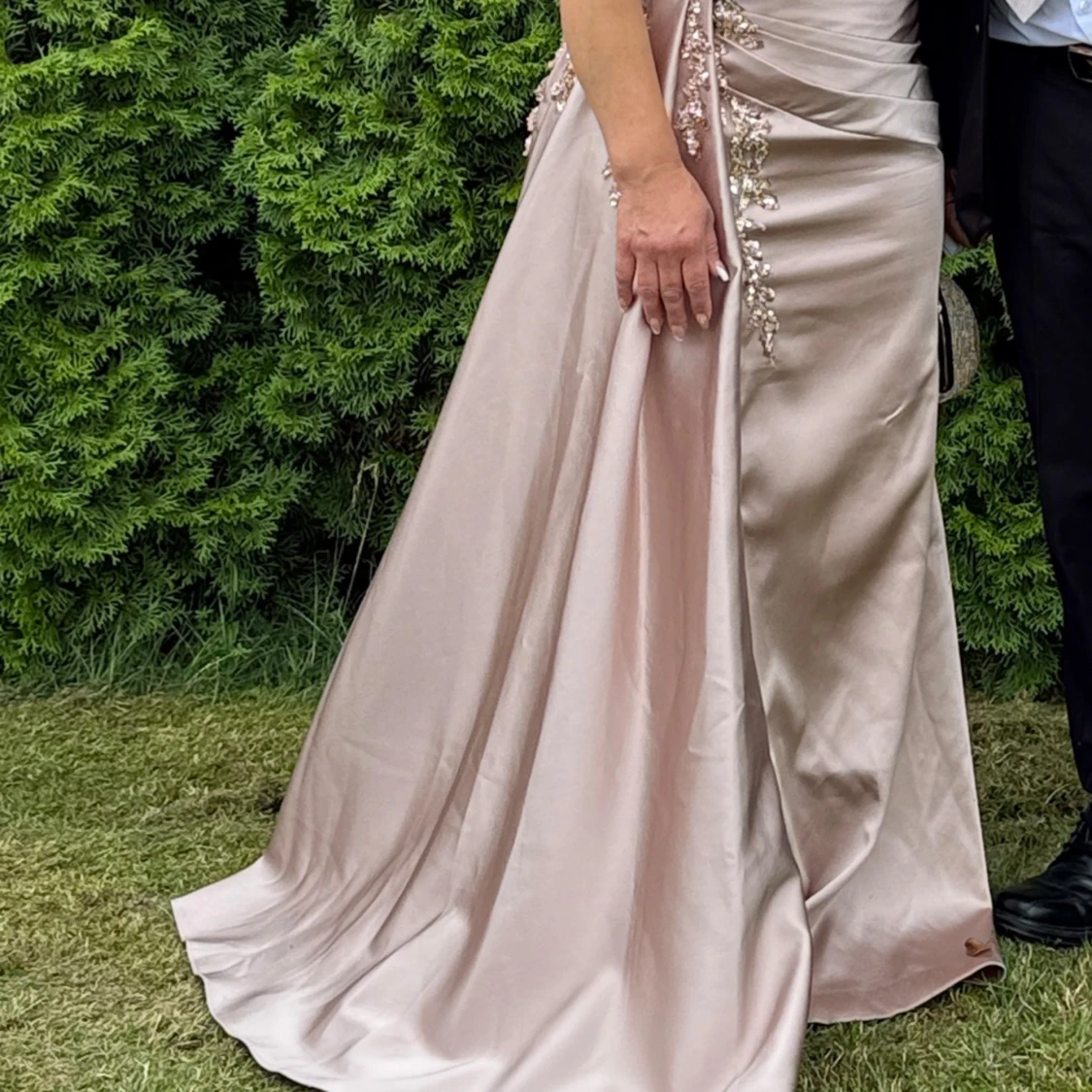 Champagnefärgad långklänning med paljetter - 2