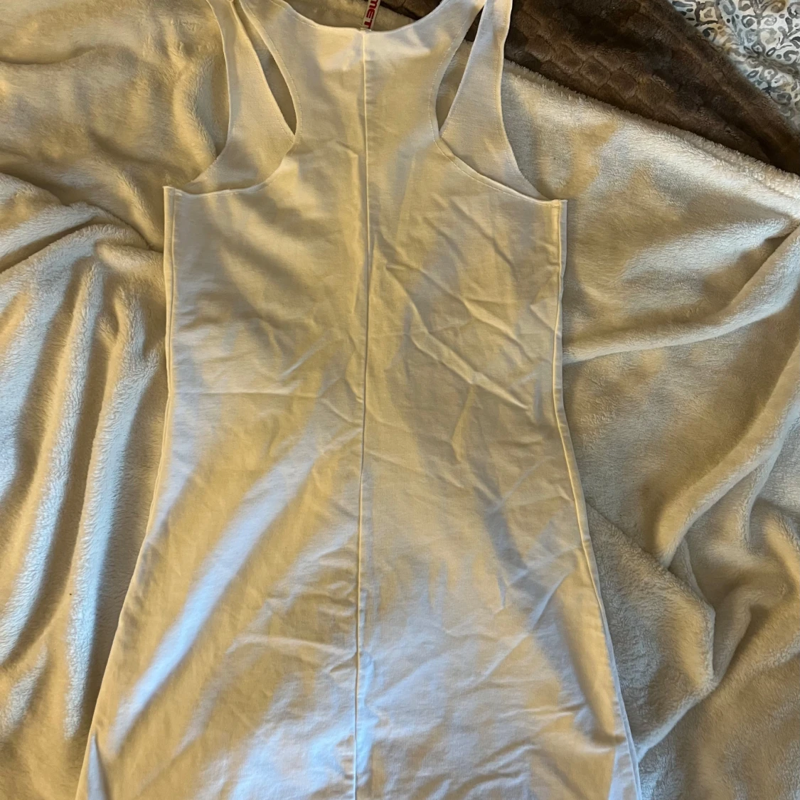 Vit mini klänning från MET med färgblock - 2