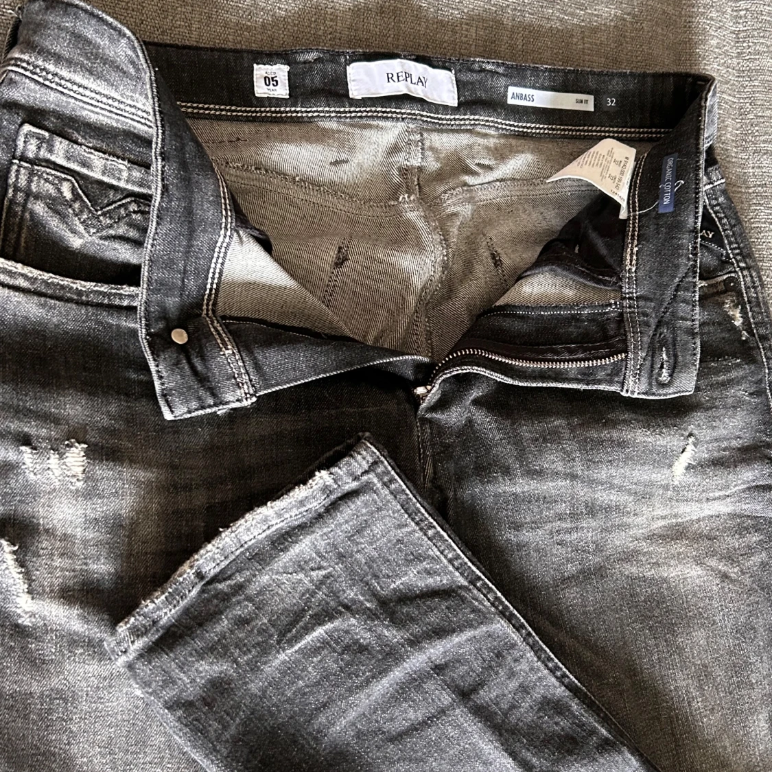 Mörkgråa Replay Anbass Jeans - 1