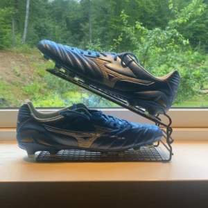Mizuno Pro fotbollsskor/Blå - Säljer mina Mizuno Pro fotbollsskor, avända 1 gång men är i helt nytt skick. mitt pris: 750, Nypris: 1200