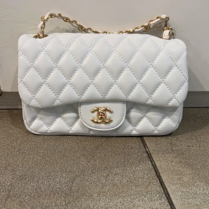 väska  - Ursnygg Väska fint skick helt ny 